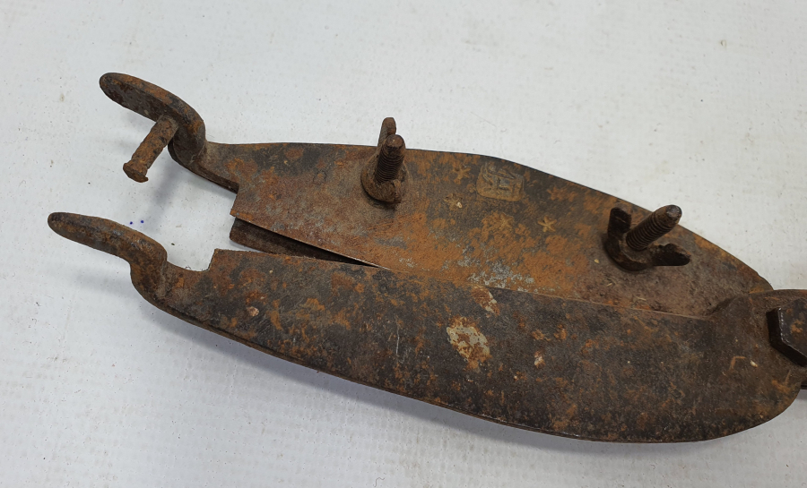 ÜZERİ OSMANLICA YAZILI HALI MAKASI