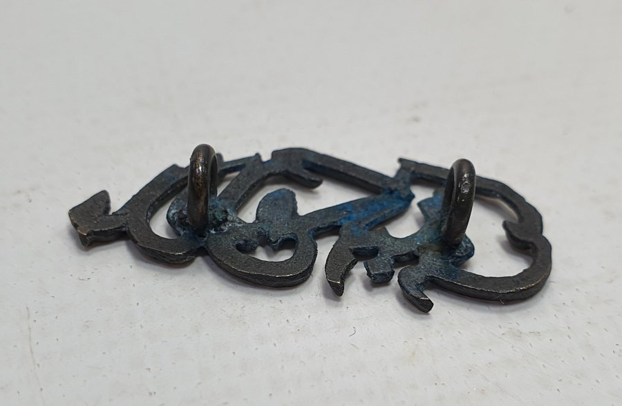 ÜZERİNDE OSMANLICA MİDİLLİ MEKTEBİ YAZILI OSMANLI DÖNEMİ ÖĞRENCİ YAKA ROZETİ