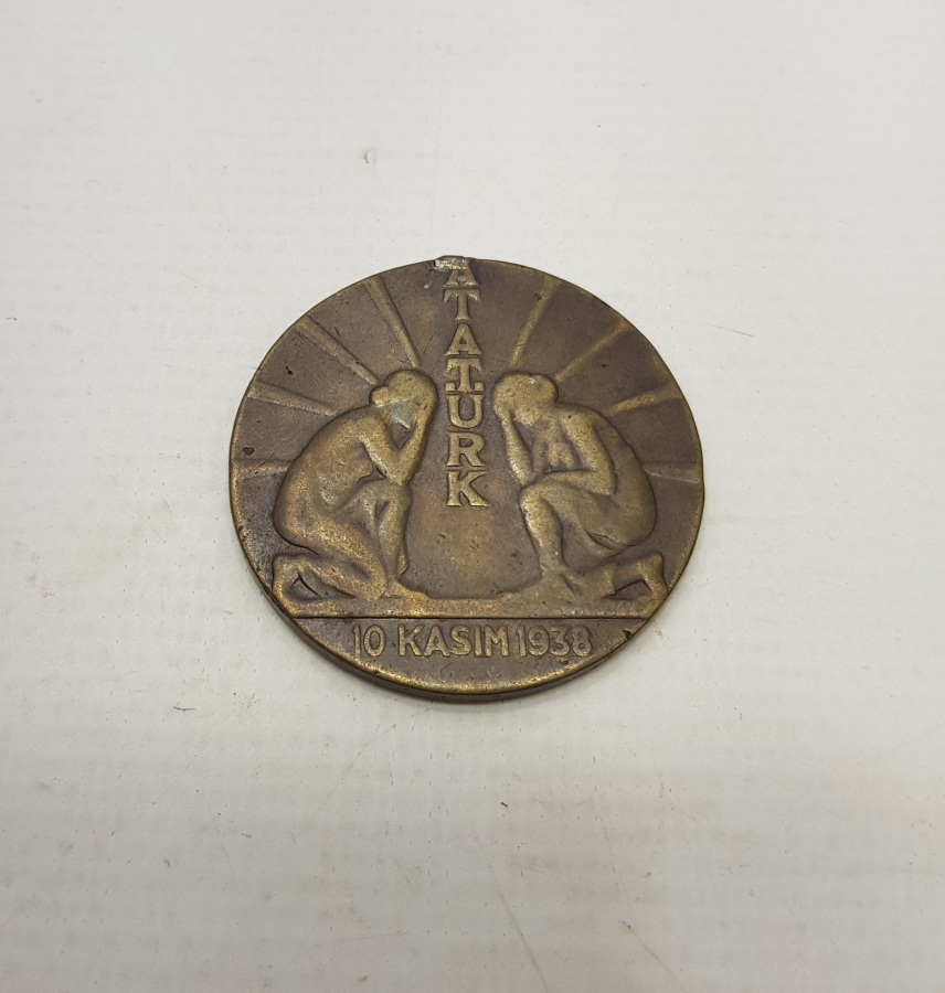10 KASIM 1938 ATATÜRK KURTARDIĞIN TÜRK KADINI SANA BAĞLILIĞINI SUNAR MADALYON 