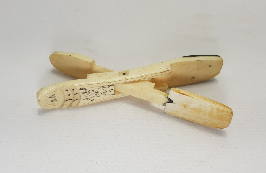 KEMİKTEN MAMÜL OSMANLICA YAZILI KUYUMCU TERAZİSİ 