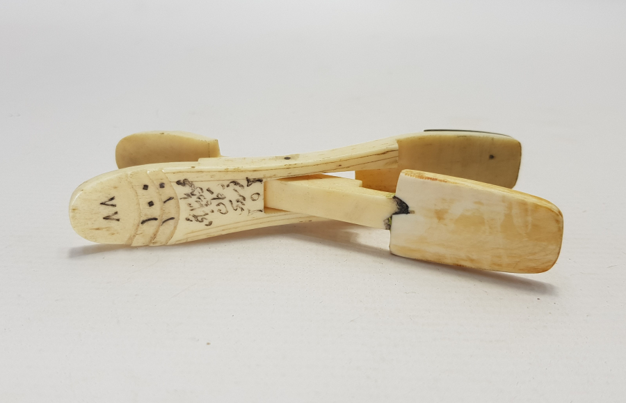 KEMİKTEN MAMÜL OSMANLICA YAZILI KUYUMCU TERAZİSİ 