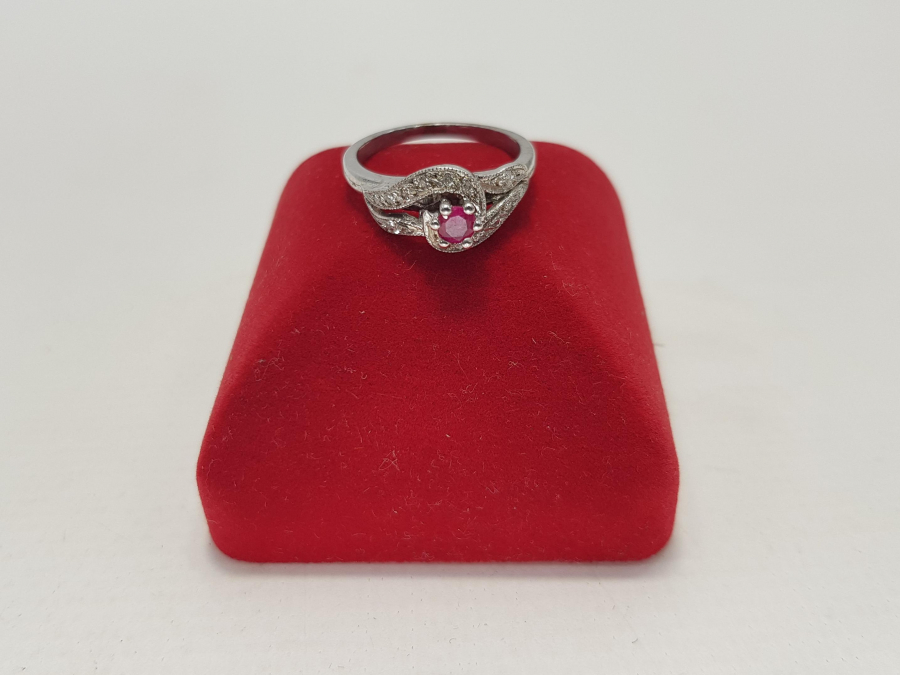 ORTASI YAKUT TAŞLI PIRLANTA YÜZÜK 