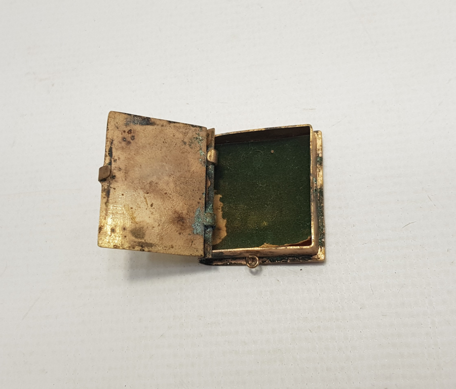 SEDEFLİ MUSHAF KUTUSU 