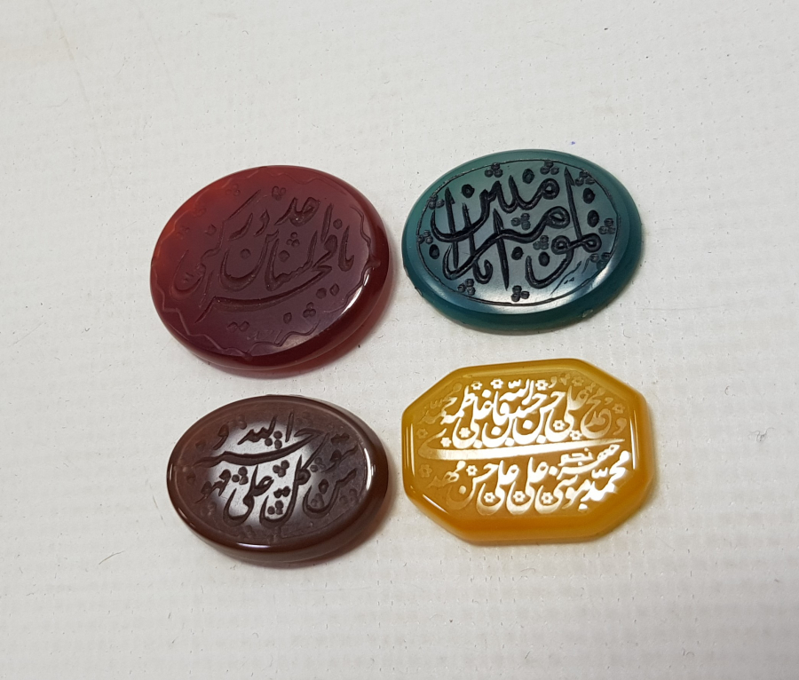 ÜZERLERİ YAZILI 4 ADET AKİK YÜZÜK TAŞI 