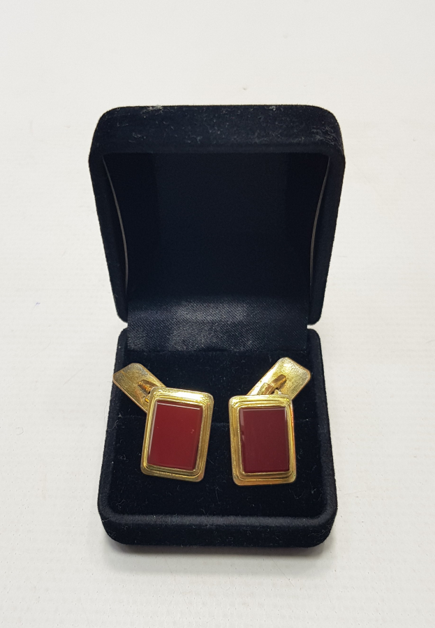 AKİK TAŞLI BİR ÇİFT KOL DÜĞMESİ 