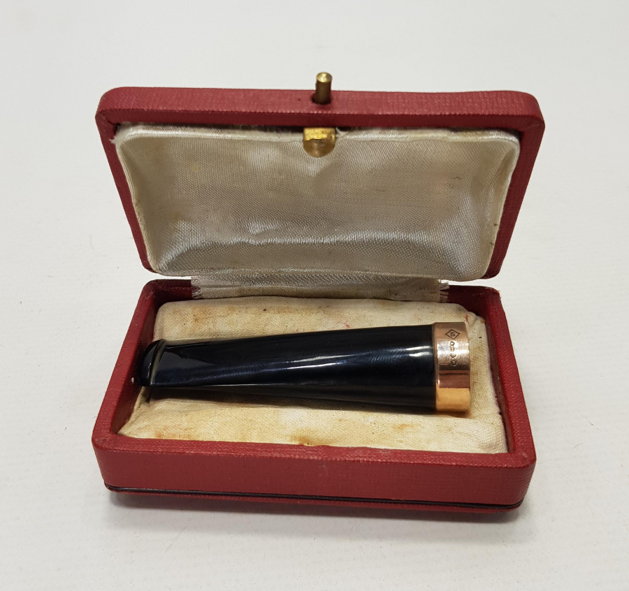 KUTUSUNDA ALTIN UÇLU OLTU TAŞINDAN MAMÜL AĞIZLIK 