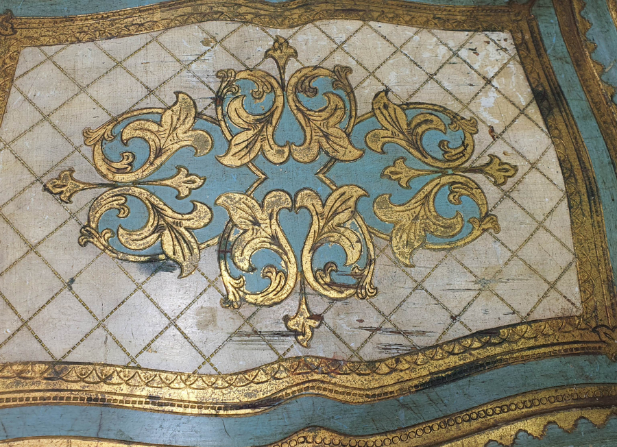 1900 BAŞLARI AHŞAP ÜZERİ ALTIN VERMEYLİ TAMAMI EL YAPIMI NADİR TEPSİ