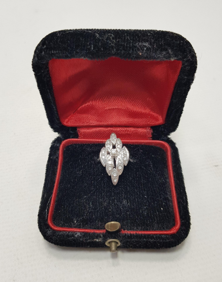 ÇİÇEK FORMLU PIRLANTA YÜZÜK 