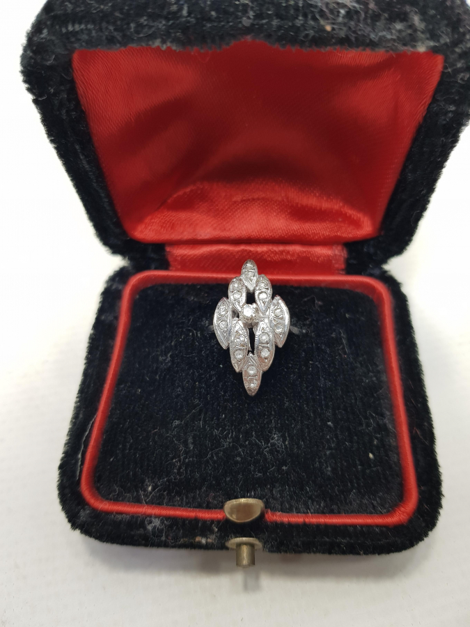 ÇİÇEK FORMLU PIRLANTA YÜZÜK 