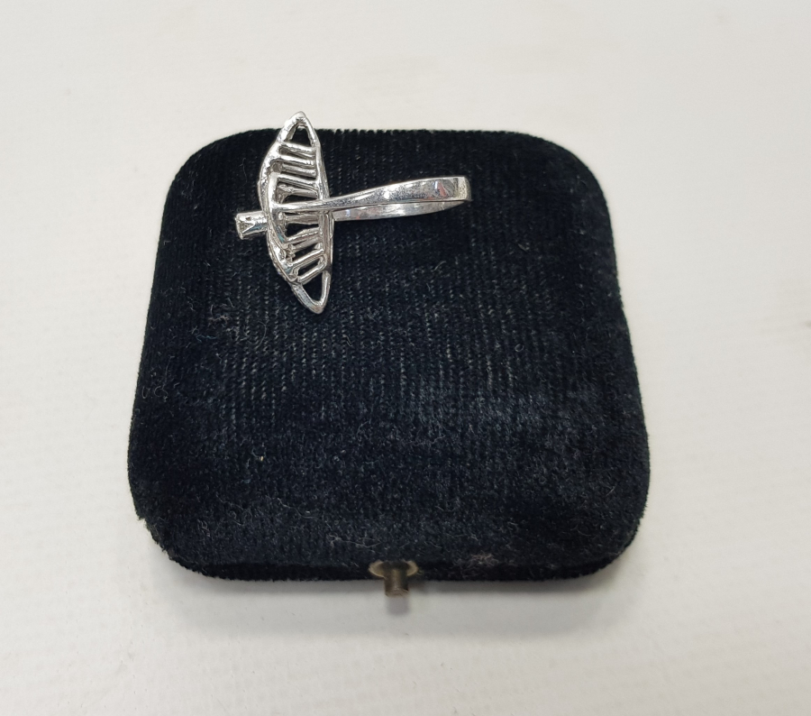 ÇİÇEK FORMLU PIRLANTA YÜZÜK 