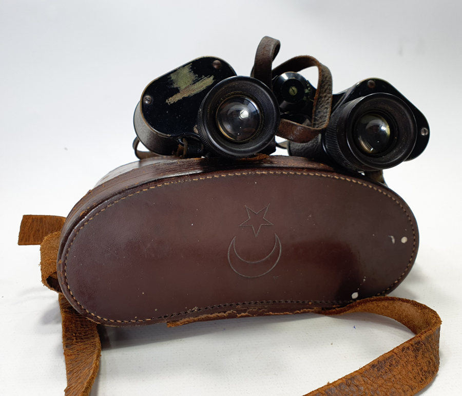 CUMHURİYET BAŞLARI AY YILDIZLI KUTUSUNDA SUBAY DÜRBÜNÜ