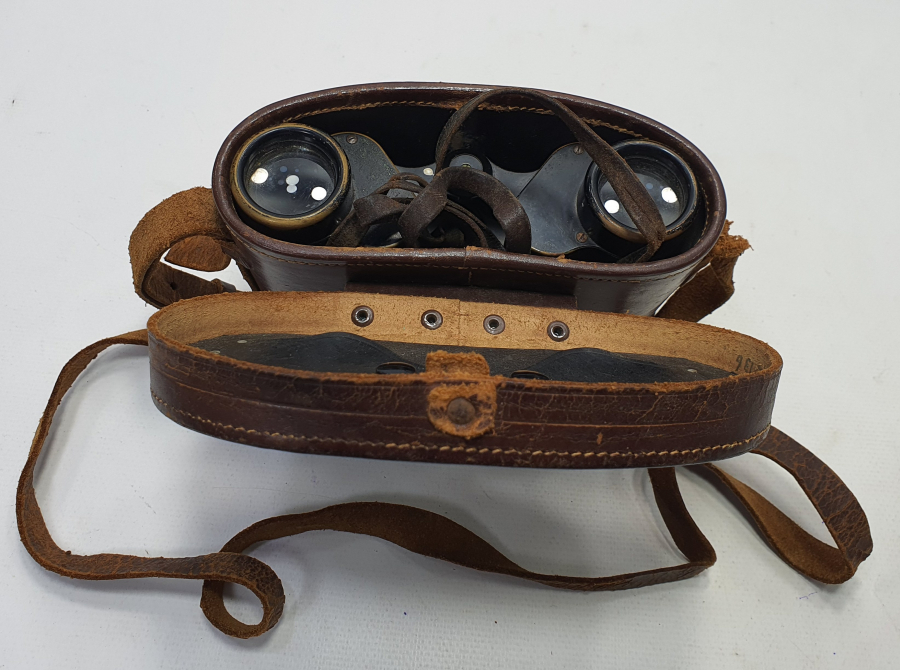 CUMHURİYET BAŞLARI AY YILDIZLI KUTUSUNDA SUBAY DÜRBÜNÜ