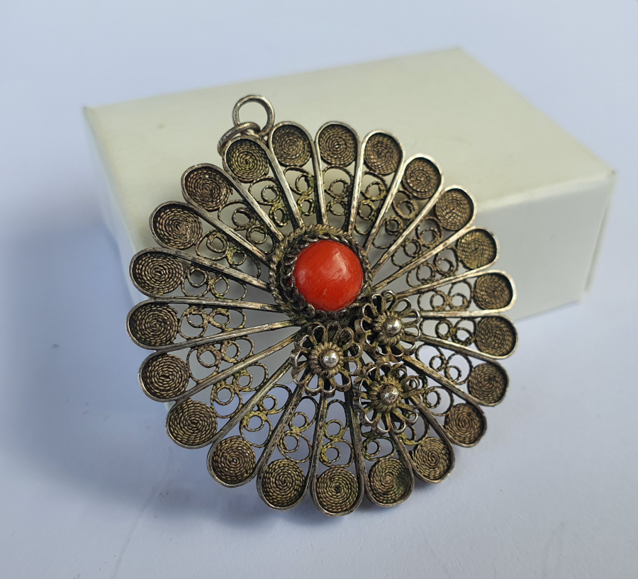 CUMHURİYET BAŞLARI ÖZEL YAPIM MERCAN TAŞLI TELKARİ VE GÜVERSE İŞÇİLİKLİ KOLYE 