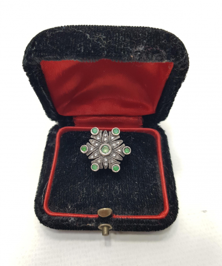 ELMAS VE ZÜMRÜT TAŞLARLA BEZELİ ANTİKA YÜZÜK 