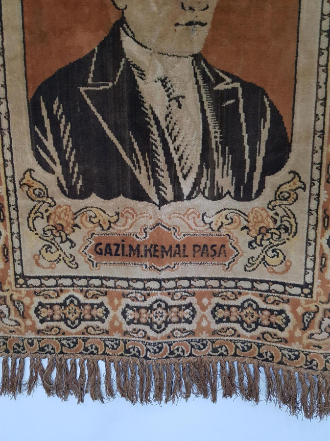 GAZİ M. KEMAL PAŞA YAZILI ATATÜRK GÖRSELLİ DUVAR HALISI 