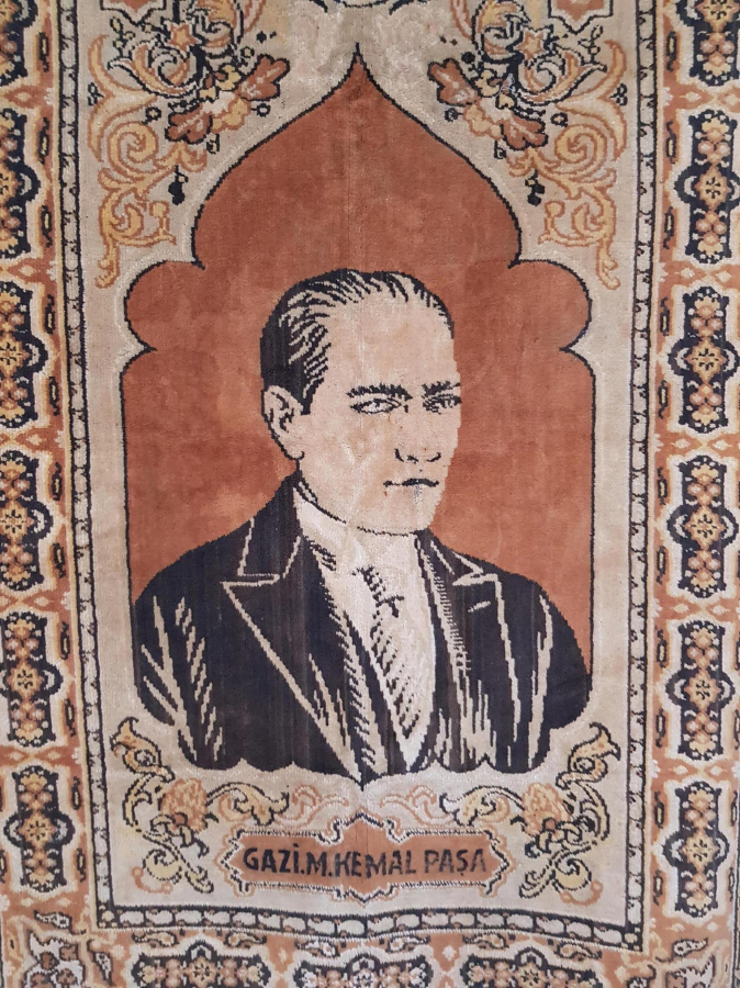 GAZİ M. KEMAL PAŞA YAZILI ATATÜRK GÖRSELLİ DUVAR HALISI 