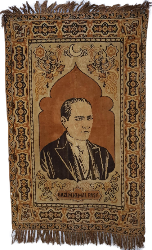 GAZİ M. KEMAL PAŞA YAZILI ATATÜRK GÖRSELLİ DUVAR HALISI 