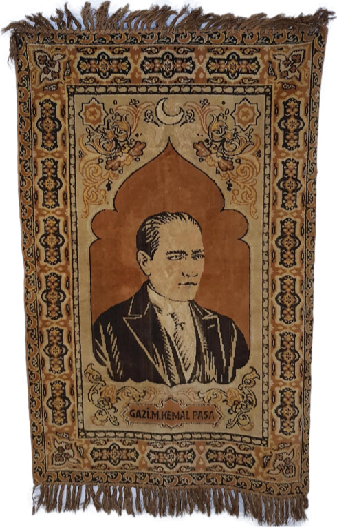 GAZİ M. KEMAL PAŞA YAZILI ATATÜRK GÖRSELLİ DUVAR HALISI 