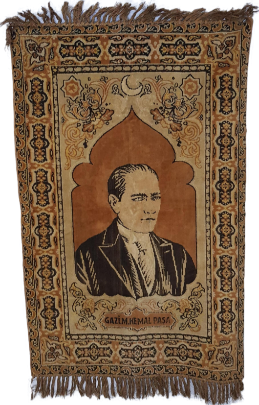 GAZİ M. KEMAL PAŞA YAZILI ATATÜRK GÖRSELLİ DUVAR HALISI 