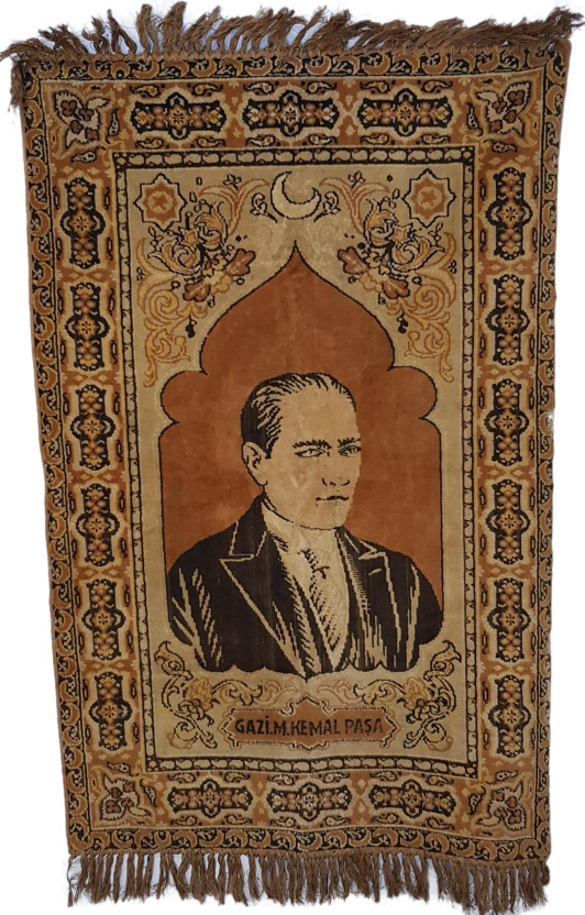 GAZİ M. KEMAL PAŞA YAZILI ATATÜRK GÖRSELLİ DUVAR HALISI 