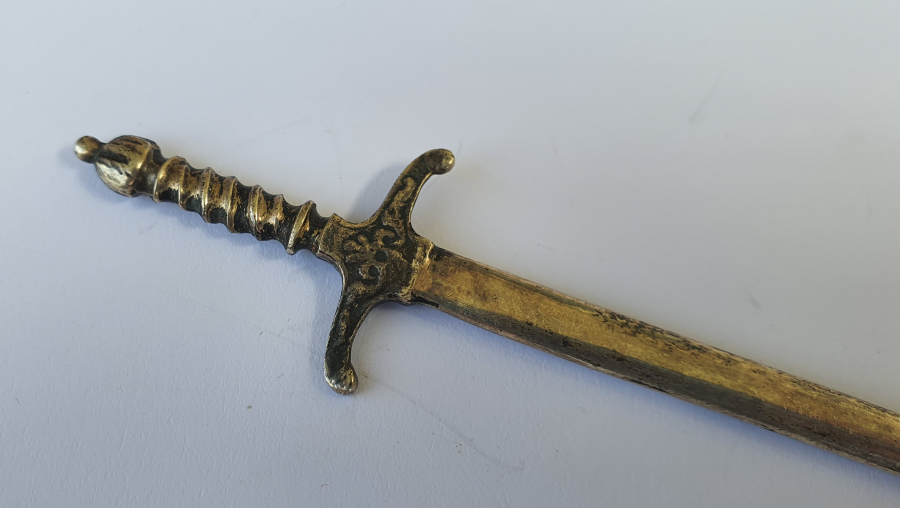 KILIÇ FORMUNDA GÜMÜŞ ZARF AÇACAĞI