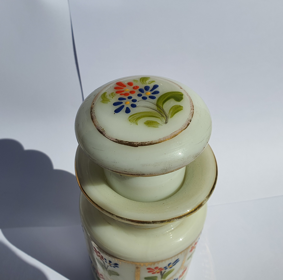 OSMANLI DÖNEMİ BEYKOZ İŞİ KOPARMA VE EL BOYAMA OPAL KAPAKLI KAVANOZ