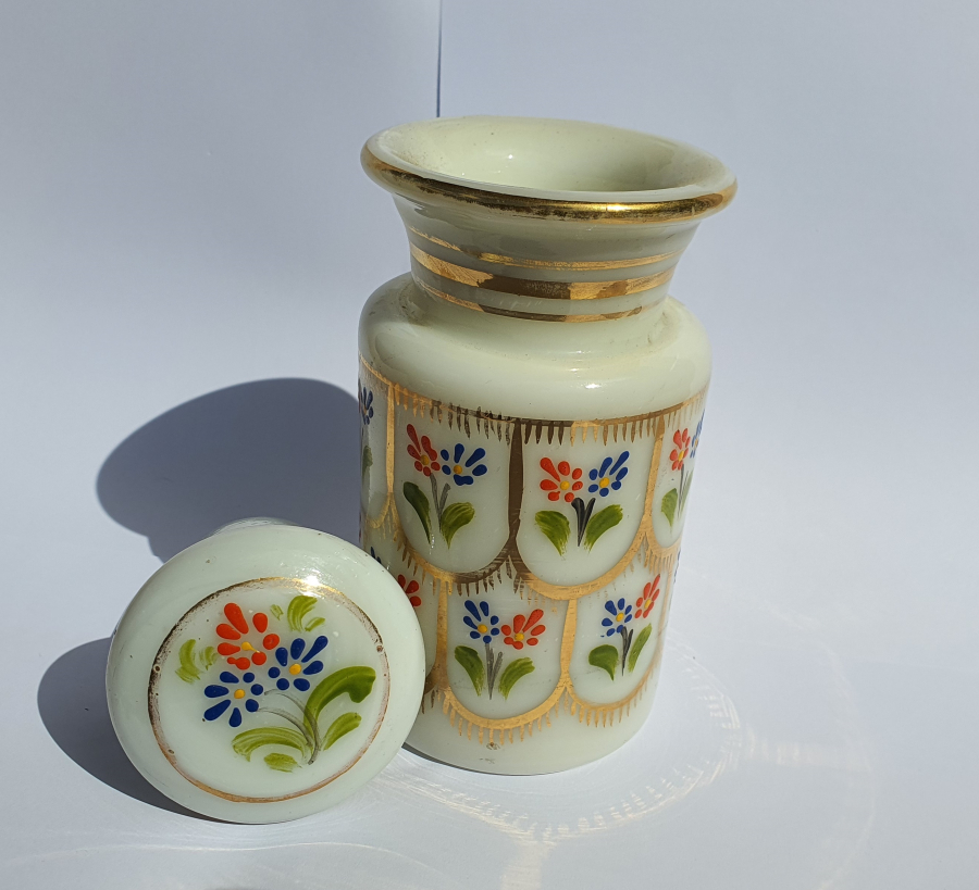 OSMANLI DÖNEMİ BEYKOZ İŞİ KOPARMA VE EL BOYAMA OPAL KAPAKLI KAVANOZ