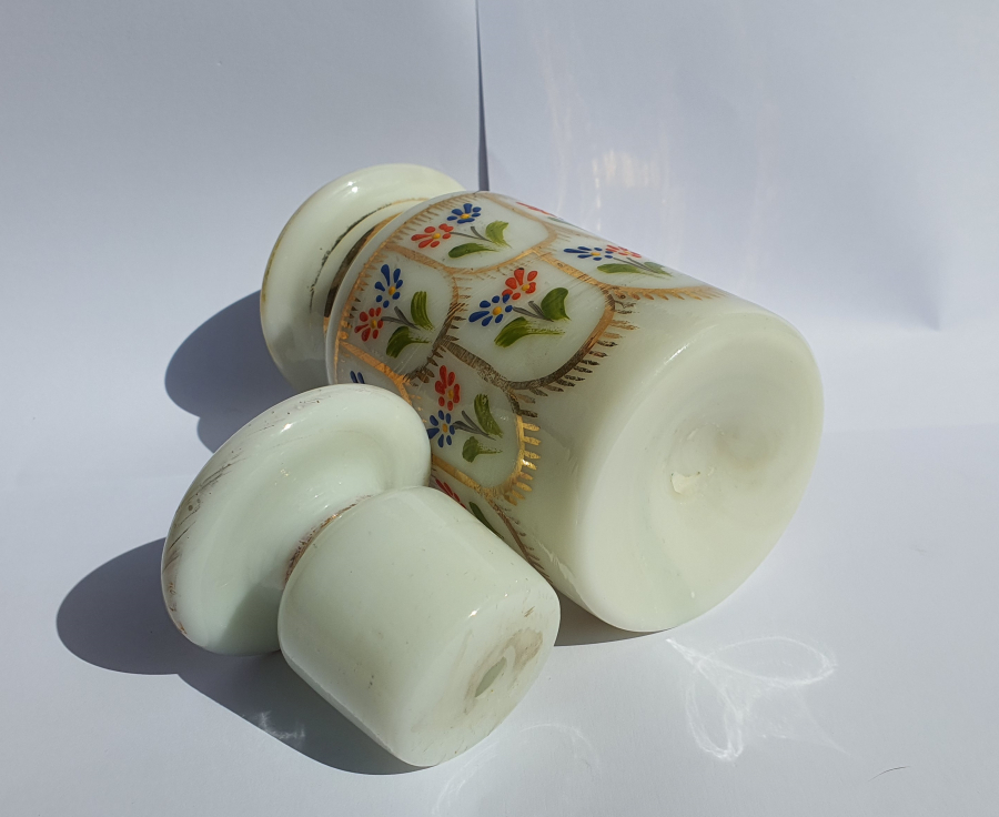 OSMANLI DÖNEMİ BEYKOZ İŞİ KOPARMA VE EL BOYAMA OPAL KAPAKLI KAVANOZ