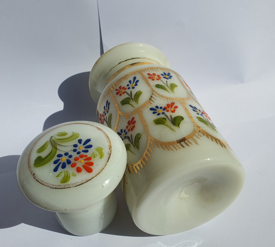 OSMANLI DÖNEMİ BEYKOZ İŞİ KOPARMA VE EL BOYAMA OPAL KAPAKLI KAVANOZ