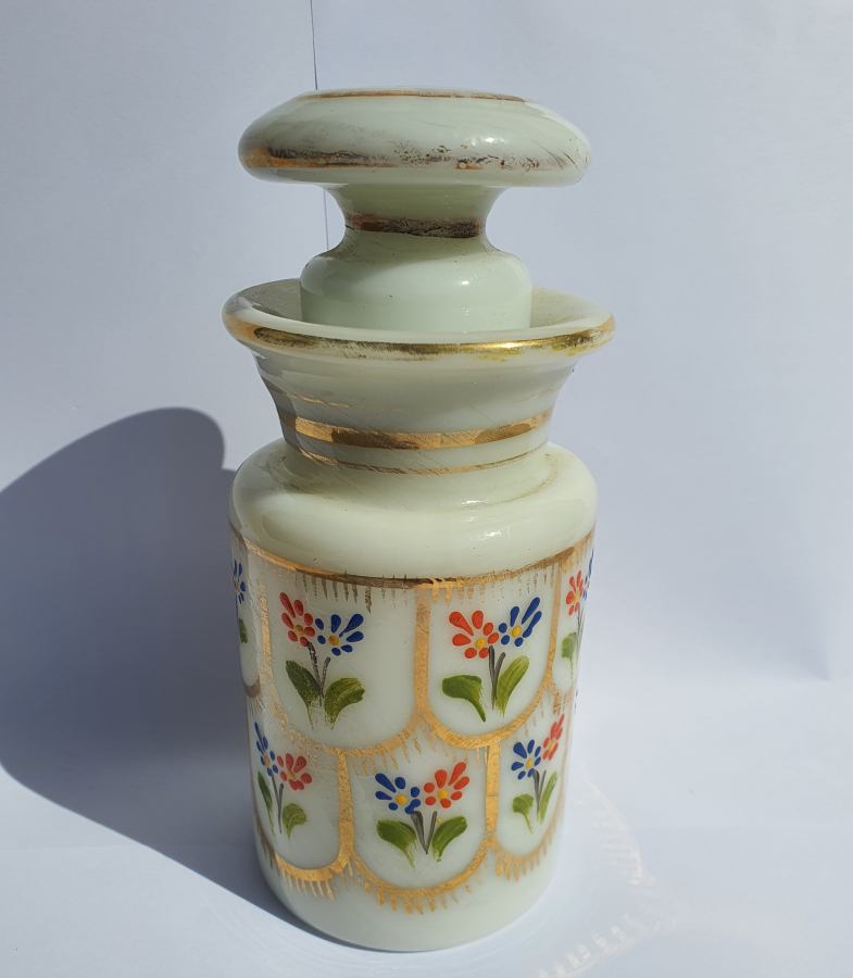 OSMANLI DÖNEMİ BEYKOZ İŞİ KOPARMA VE EL BOYAMA OPAL KAPAKLI KAVANOZ