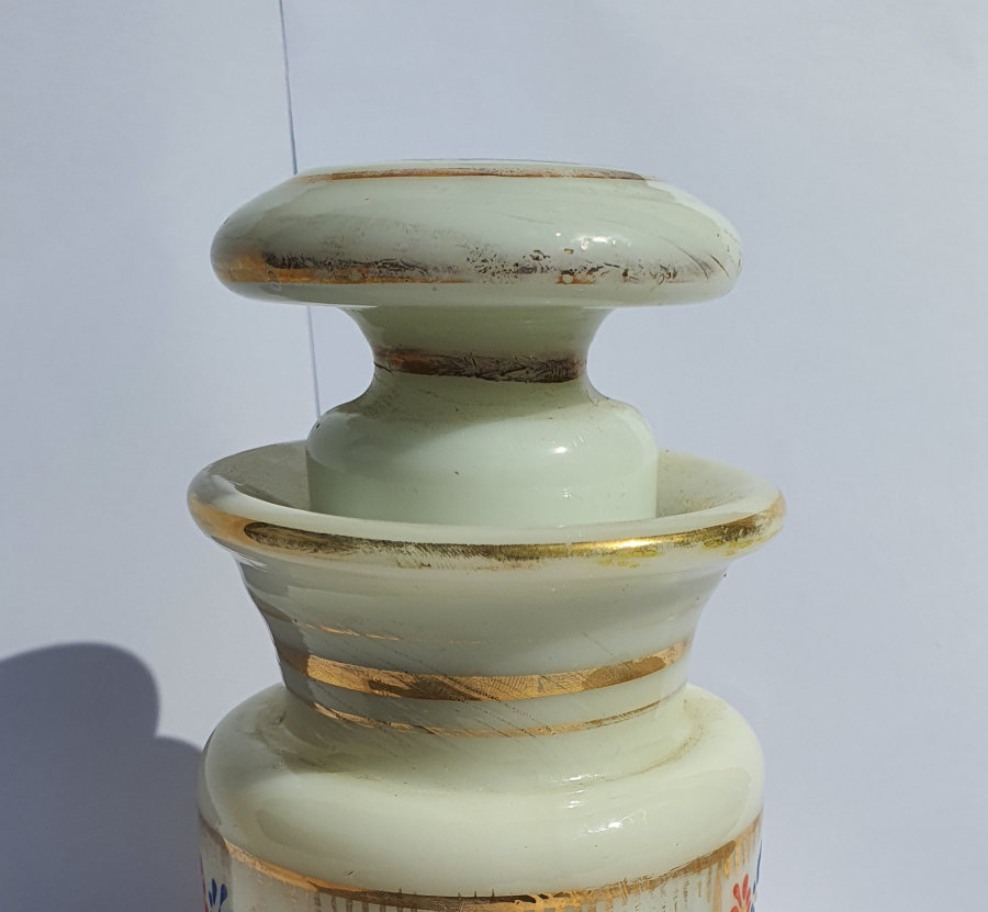 OSMANLI DÖNEMİ BEYKOZ İŞİ KOPARMA VE EL BOYAMA OPAL KAPAKLI KAVANOZ