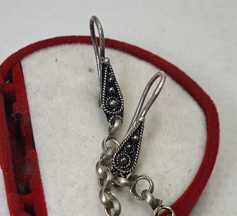 OSMANLI DÖNEMİ DENİZ KABUĞU FORMUNDA AŞIK ZİNCİRLİ GÜMÜŞ KÜPE