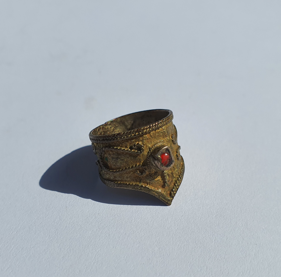 OSMANLI DÖNEMİ ZİHGİR FORMUNDA MERCAN TAŞLI GÜMÜŞ YÜZÜK