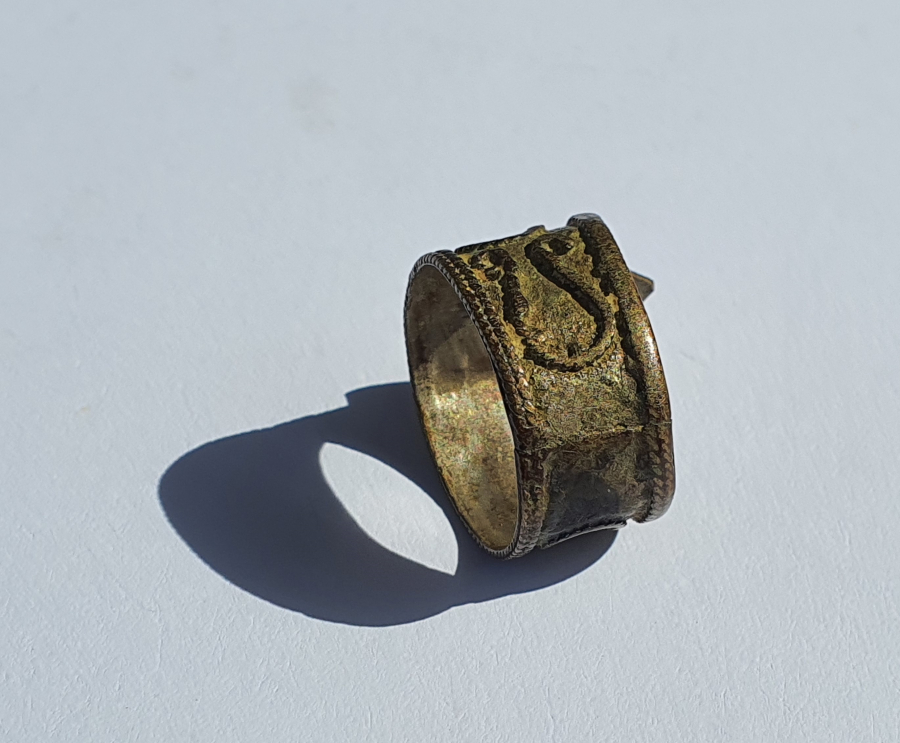 OSMANLI DÖNEMİ ZİHGİR FORMUNDA MERCAN TAŞLI GÜMÜŞ YÜZÜK