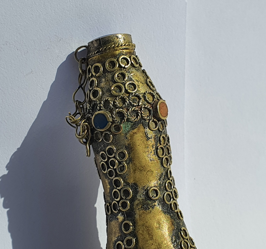 ÜZERİNDE DOĞAL TAŞLAR BULUNAN ANTİKA TÜRKMEN İŞİ KOKULUK