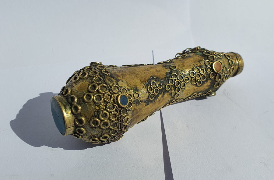 ÜZERİNDE DOĞAL TAŞLAR BULUNAN ANTİKA TÜRKMEN İŞİ KOKULUK