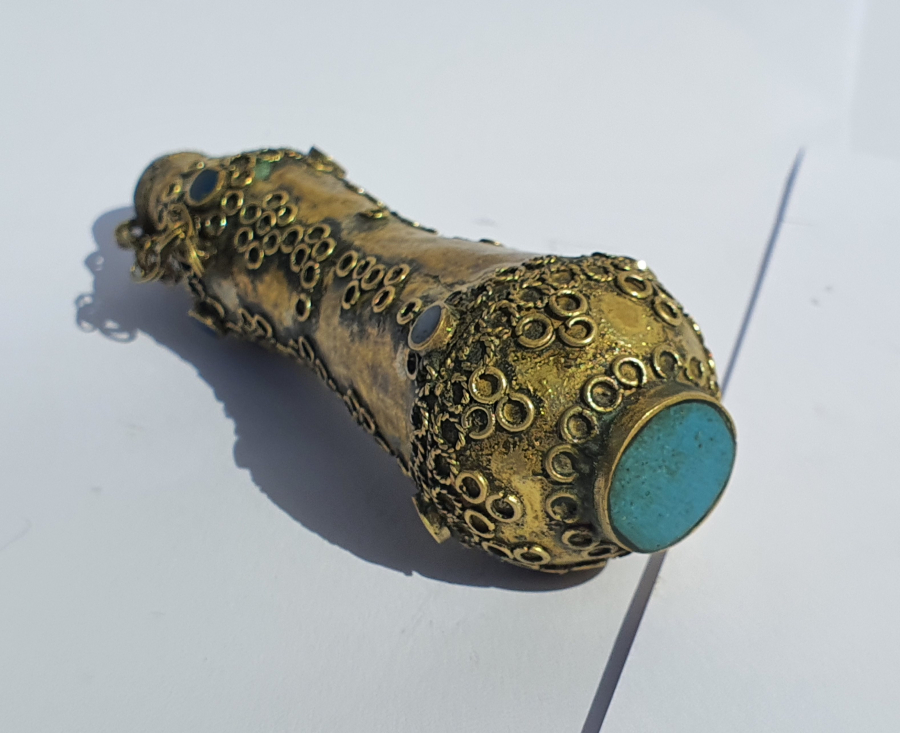 ÜZERİNDE DOĞAL TAŞLAR BULUNAN ANTİKA TÜRKMEN İŞİ KOKULUK