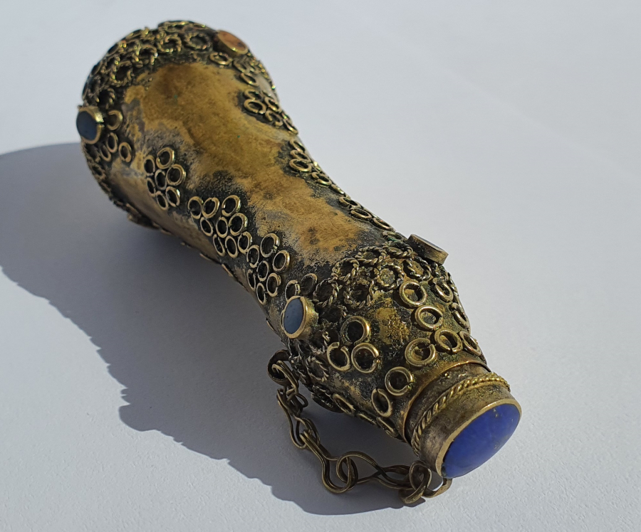 ÜZERİNDE DOĞAL TAŞLAR BULUNAN ANTİKA TÜRKMEN İŞİ KOKULUK