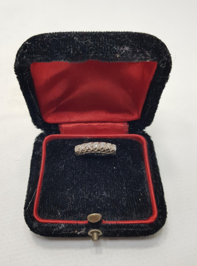 YEDİTAŞLI PIRLANTA YÜZÜK 