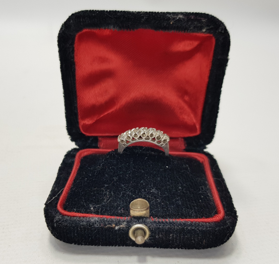 YEDİTAŞLI PIRLANTA YÜZÜK 