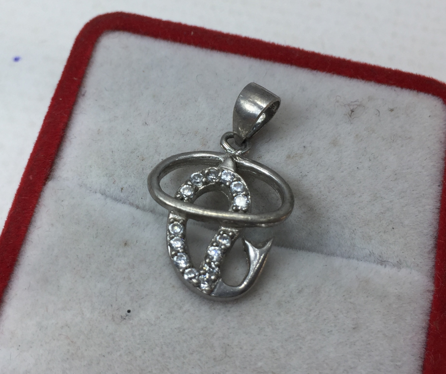 YUNUS BALIĞININ KUYRUĞU FORMUNDA MARGAZİT TAŞLI KOLYE UCU