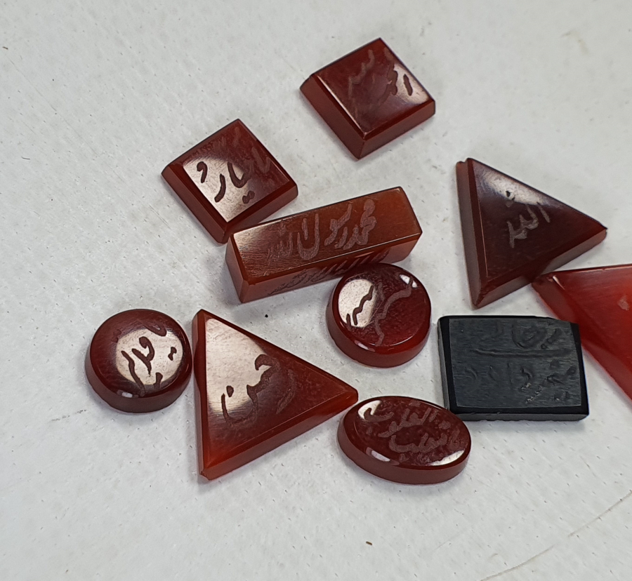 10 ADET AKİK ÜZERİ YAZILI YÜZÜK TAŞI LOTU