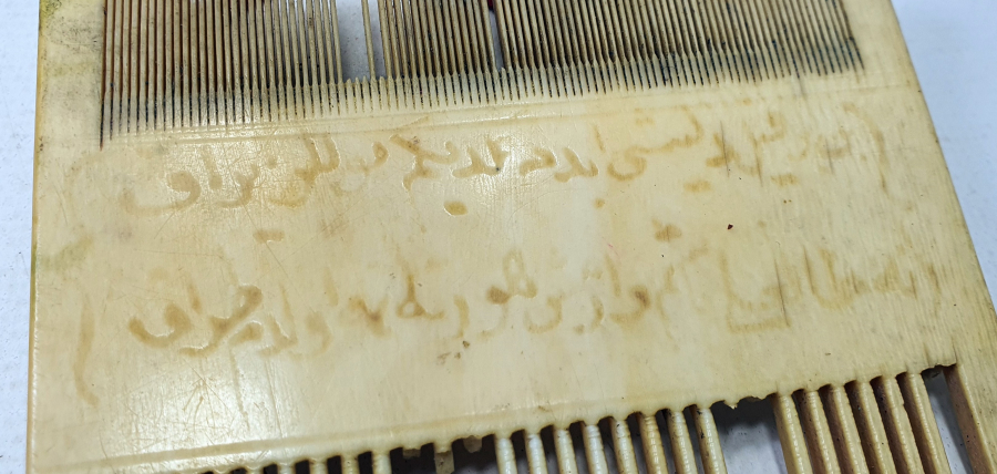 İKİ YANI OSMANLICA YAZILI FİL DİŞİNDEN MAMUL GELİN TARAĞI