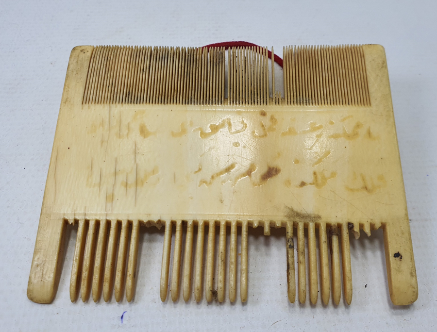 İKİ YANI OSMANLICA YAZILI FİL DİŞİNDEN MAMUL GELİN TARAĞI