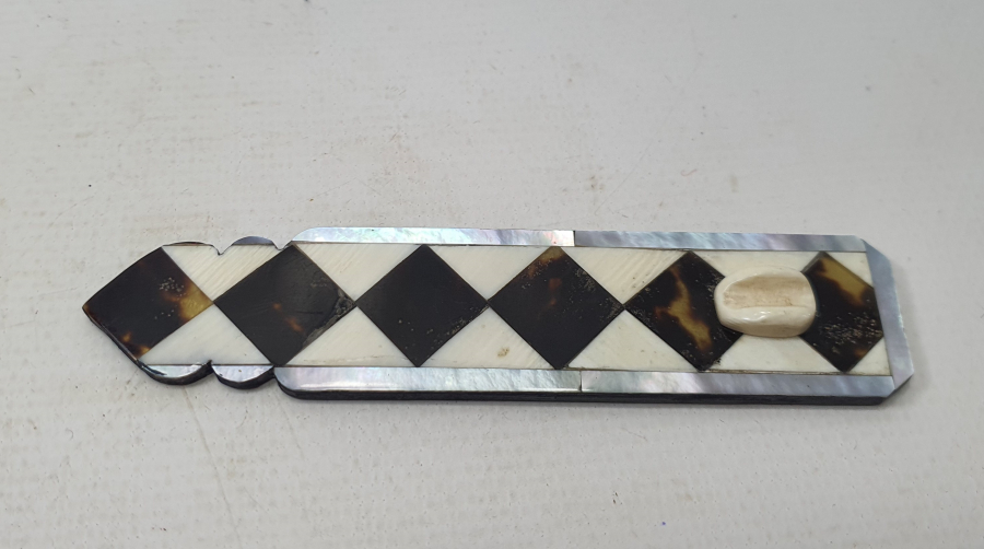 AHŞAP BAĞA KEMİK VE SEDEFTEN MAMUL MAKTA ALTLIĞI