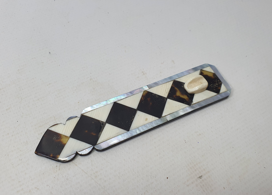 AHŞAP BAĞA KEMİK VE SEDEFTEN MAMUL MAKTA ALTLIĞI