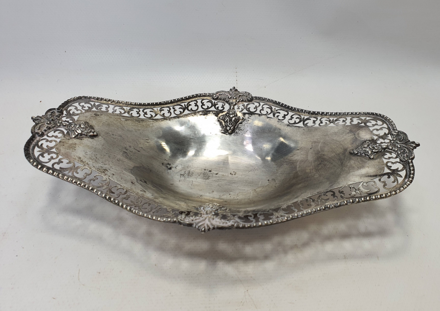 TESTERE VE KABARTMA İŞÇİLİKLİ GÜMÜŞ MEYVELİK