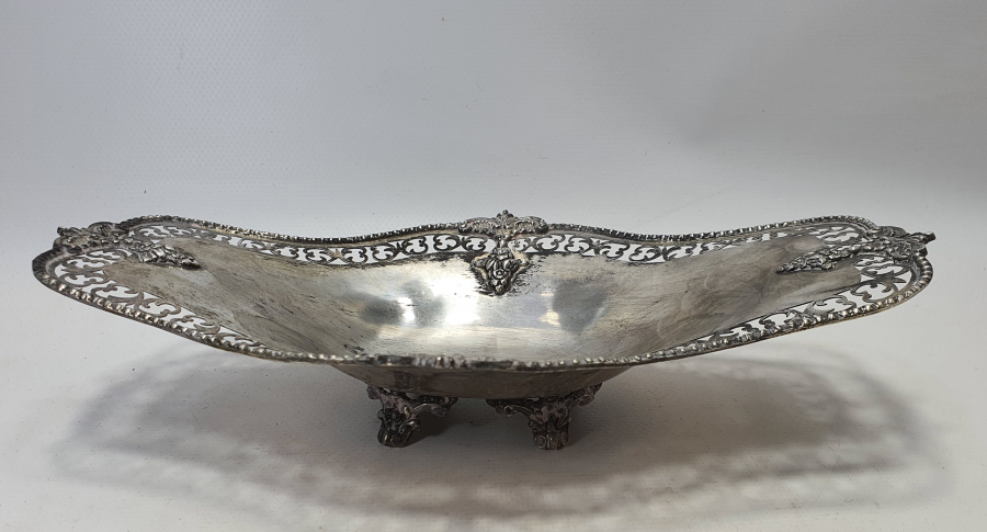 TESTERE VE KABARTMA İŞÇİLİKLİ GÜMÜŞ MEYVELİK