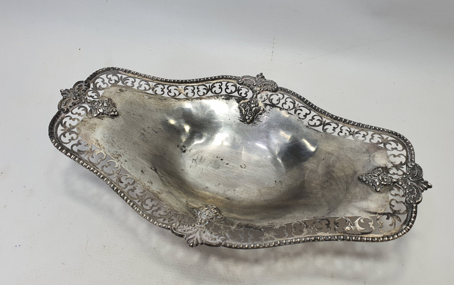 TESTERE VE KABARTMA İŞÇİLİKLİ GÜMÜŞ MEYVELİK