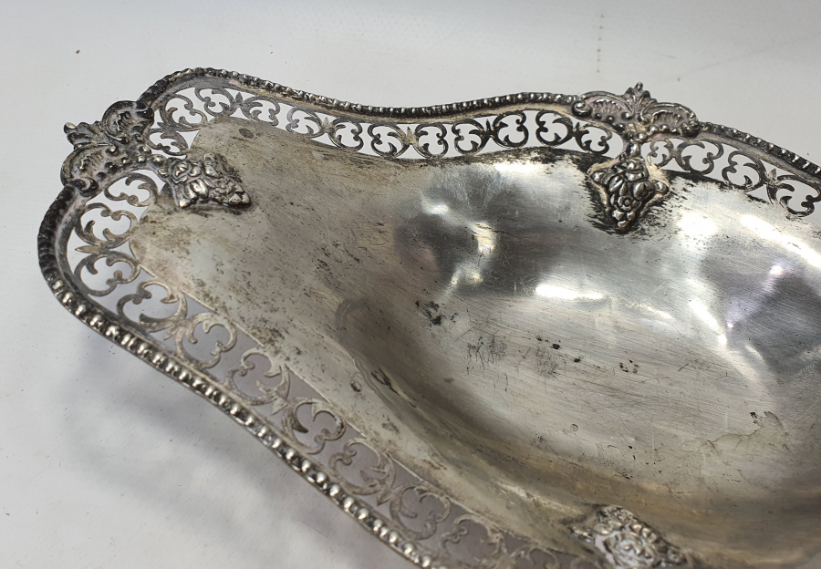 TESTERE VE KABARTMA İŞÇİLİKLİ GÜMÜŞ MEYVELİK